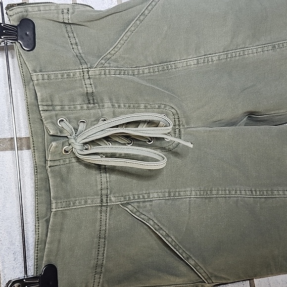 • Mustard Seed Junior's Skinny Leg Pants Size Small Green Side Zipper, Pockets - Picture 2 of 11